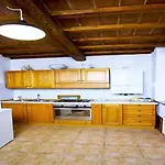 بيت للعطل Charming Stone Retreat *